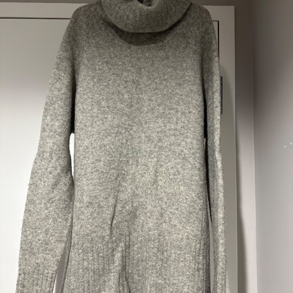 Aritzia Oversized Grey Wool Turtleneck Sweater - Picture 2 of 5
